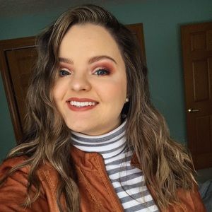 Meet your Posher, Carly